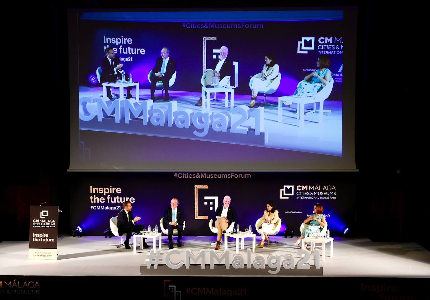 El foro internacional reúne este lunes y martes en el Palacio de Ferias de la capital a un millar de profesionales del sector cultural para debatir sobre cuestiones como los retos que plantea la digitalización de las instituciones artísticas o las nuevas relaciones que estas entidades empiezan a desarrollar con sus audiencias y sus entornos urbanos.
