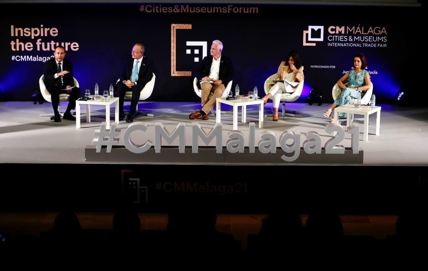 El foro internacional reúne este lunes y martes en el Palacio de Ferias de la capital a un millar de profesionales del sector cultural para debatir sobre cuestiones como los retos que plantea la digitalización de las instituciones artísticas o las nuevas relaciones que estas entidades empiezan a desarrollar con sus audiencias y sus entornos urbanos.
