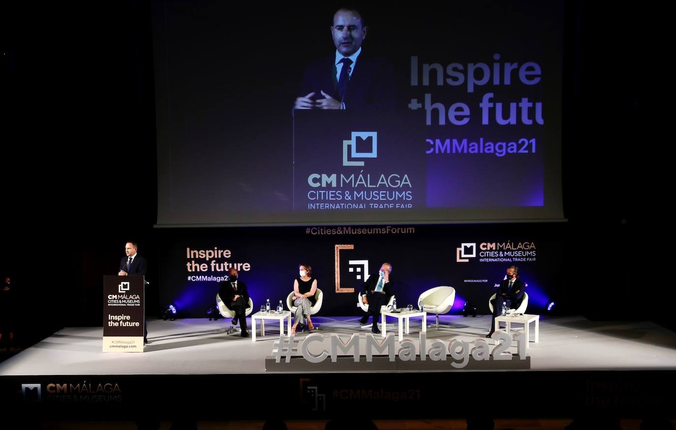 El foro internacional reúne este lunes y martes en el Palacio de Ferias de la capital a un millar de profesionales del sector cultural para debatir sobre cuestiones como los retos que plantea la digitalización de las instituciones artísticas o las nuevas relaciones que estas entidades empiezan a desarrollar con sus audiencias y sus entornos urbanos.