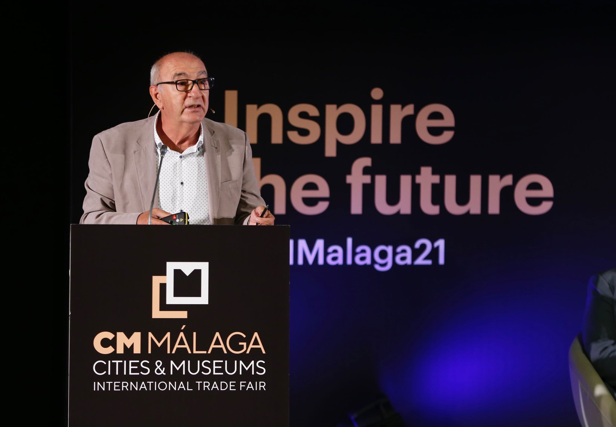 El foro internacional reúne este lunes y martes en el Palacio de Ferias de la capital a un millar de profesionales del sector cultural para debatir sobre cuestiones como los retos que plantea la digitalización de las instituciones artísticas o las nuevas relaciones que estas entidades empiezan a desarrollar con sus audiencias y sus entornos urbanos.