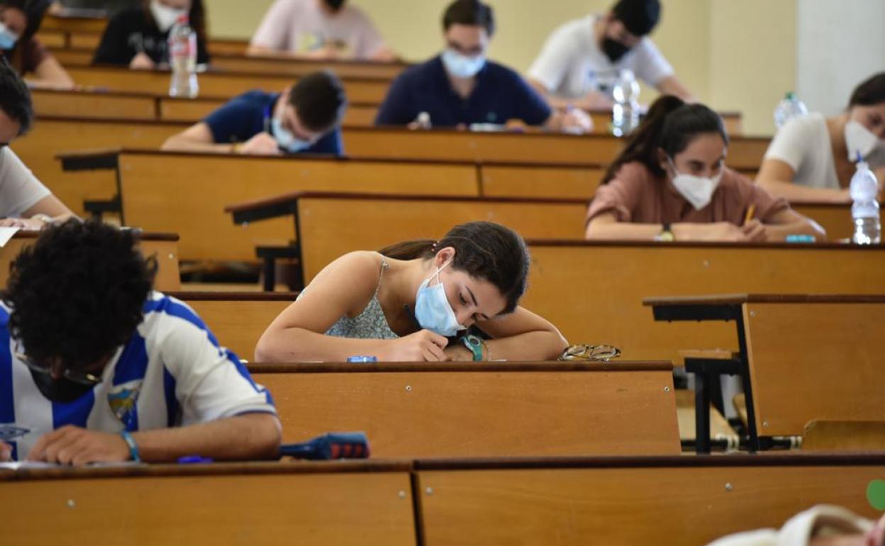 Estudiantes, durante el examen de la semana pasada. 