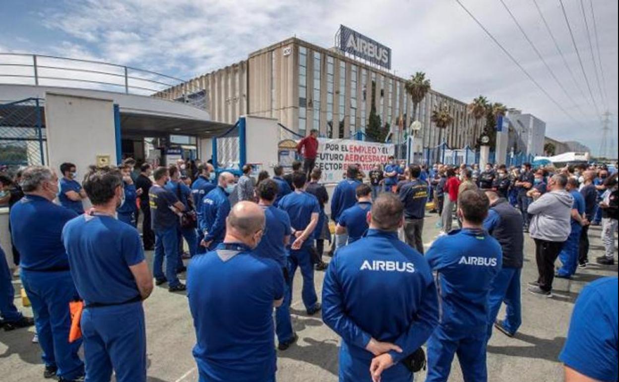 Trabajadores de Airbus en una concentración de protesta.