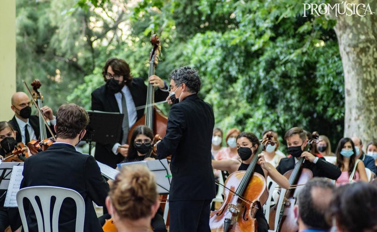 La Orquesta de Cámara, en el concierto del pasado domingo en el Jardín Botánico. 