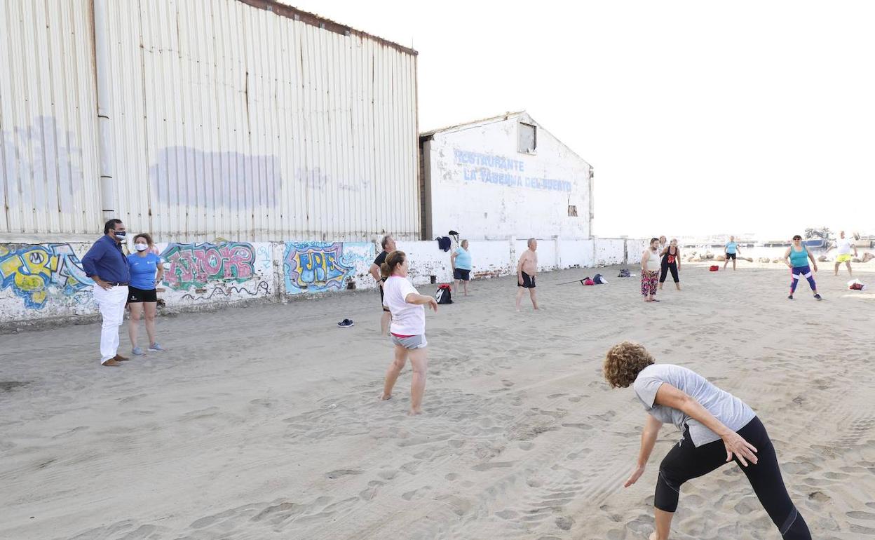 Unas de las primeras actividades, en la playa de la Bajadilla marbellí. 