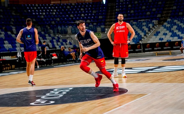 Darío Brizuela, durante el entrenamiento en el Carpena con la selección española.