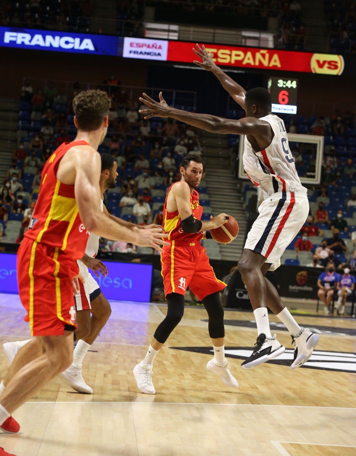 El Martín Carpena se convierte en talismán para una Selección con Pau Gasol como principal atractivo (86-77)