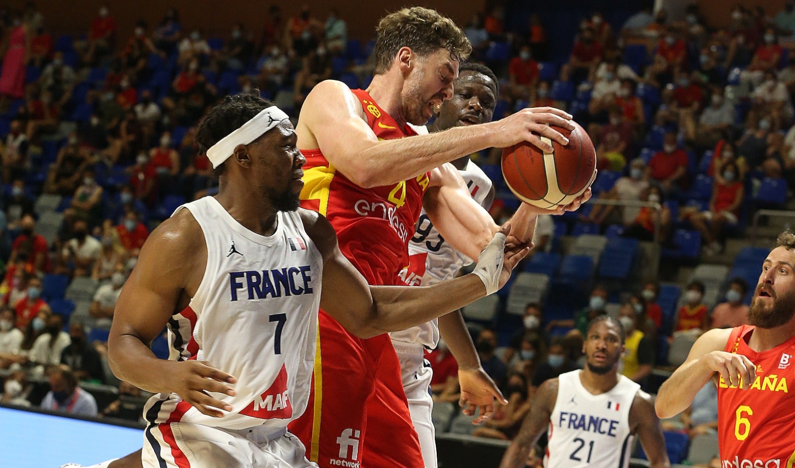 El Martín Carpena se convierte en talismán para una Selección con Pau Gasol como principal atractivo (86-77)