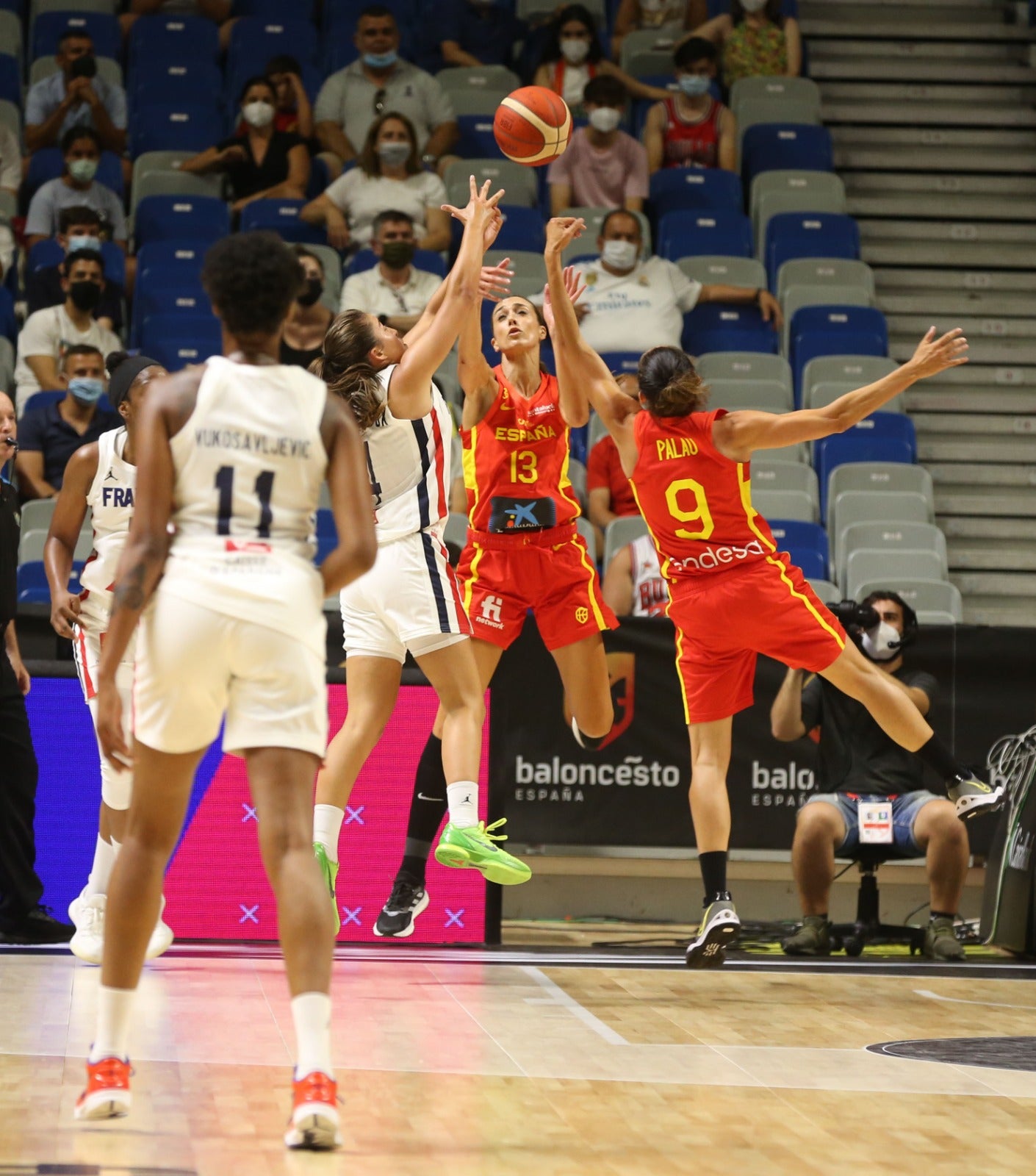 España venció a la subcampeona de Europa con una notable mejoría en la segunda parte