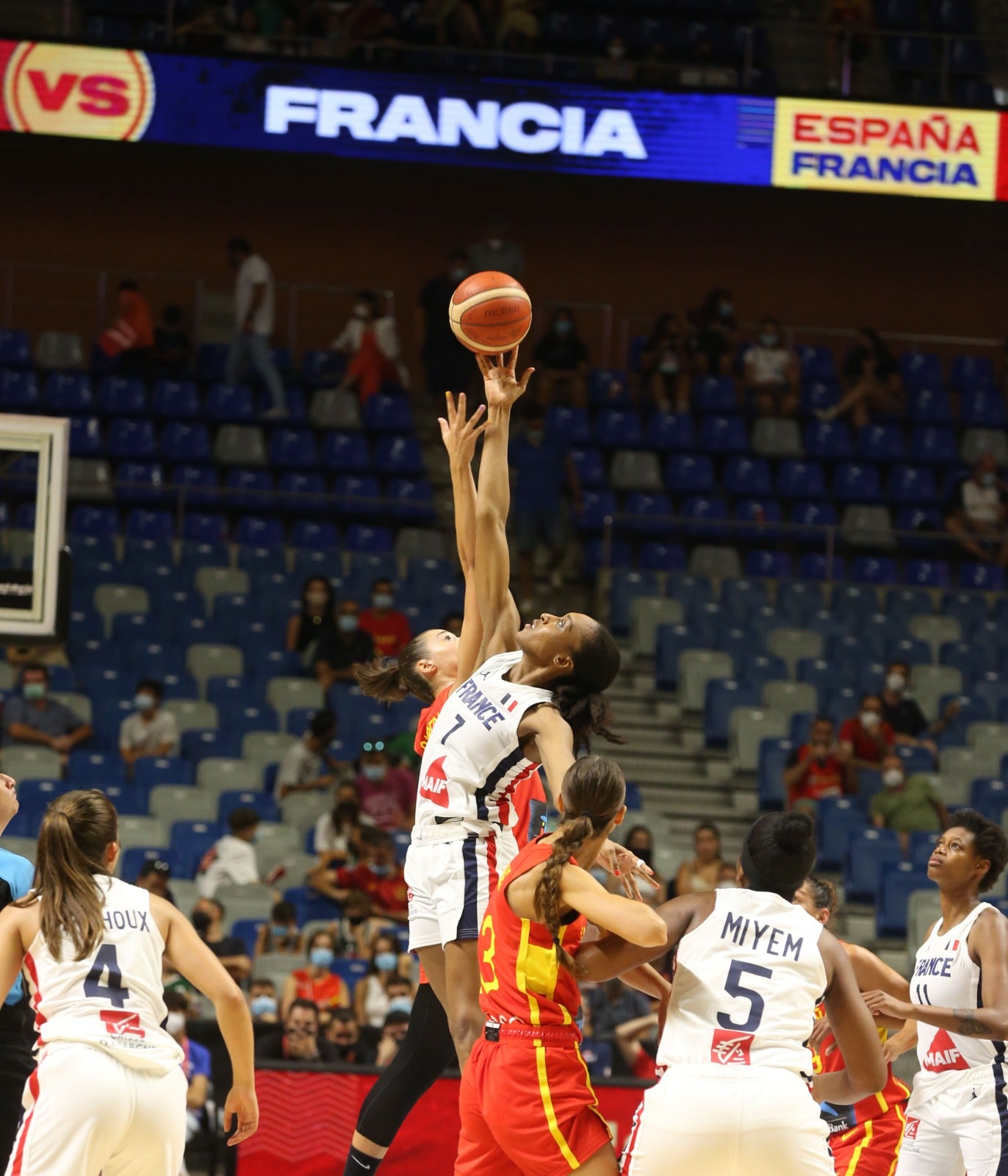 España venció a la subcampeona de Europa con una notable mejoría en la segunda parte