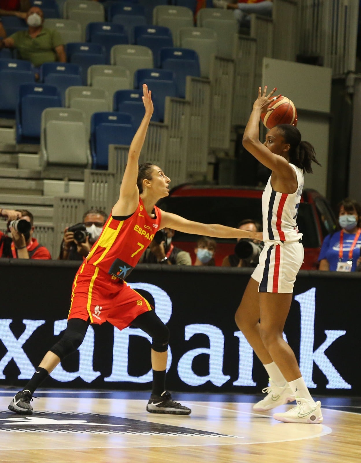 España venció a la subcampeona de Europa con una notable mejoría en la segunda parte