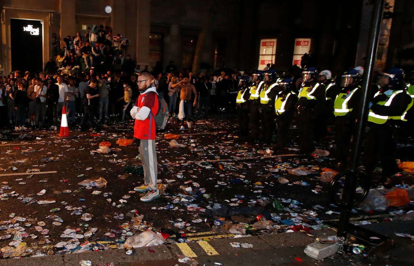 Fotos: Imágenes de los disturbios efectuados por los aficionados ingleses tras la derrota de Inglaterra en la final de la Eurocopa