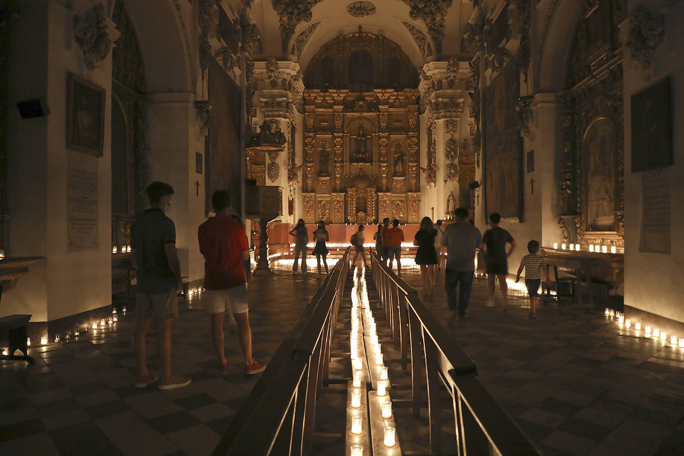 El conjunto dolménico acoge este sábado una proyección de luces y sonido en la fachada del inminente museo 