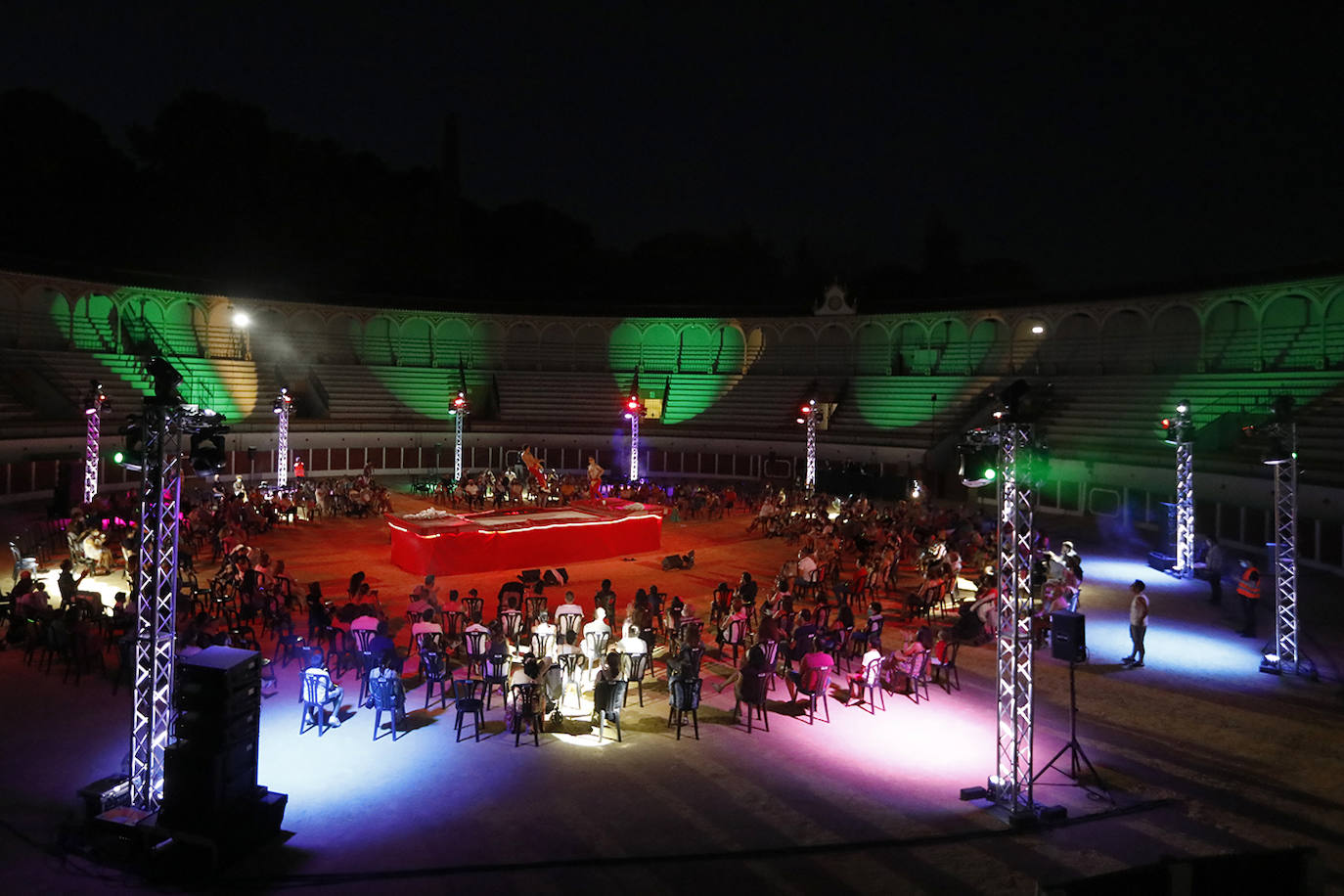 El conjunto dolménico acoge este sábado una proyección de luces y sonido en la fachada del inminente museo 