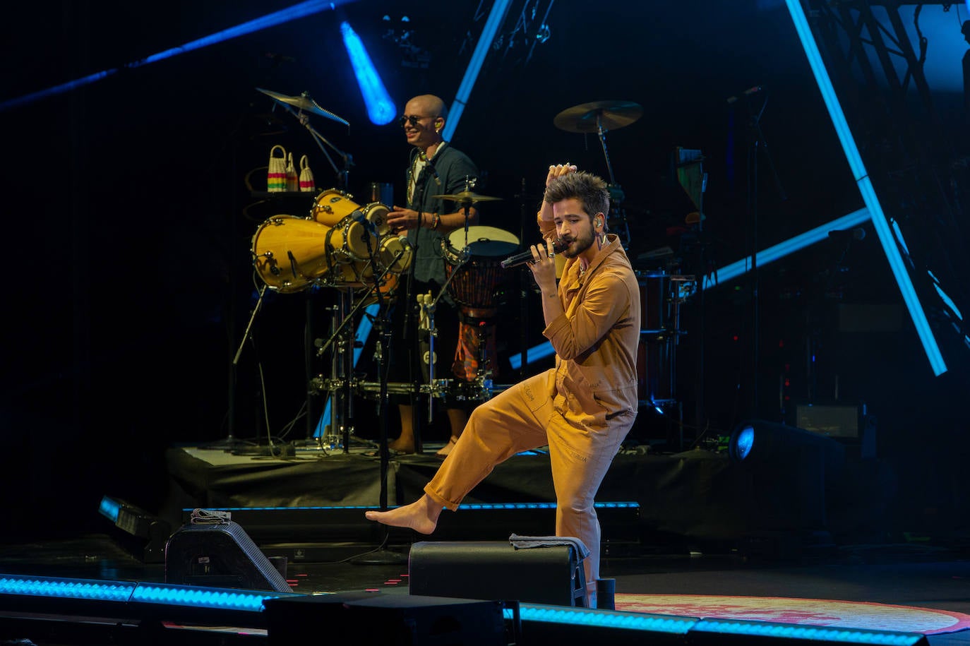El colombiano debutó con un lleno en la cantera y visita de grandes celebridades 