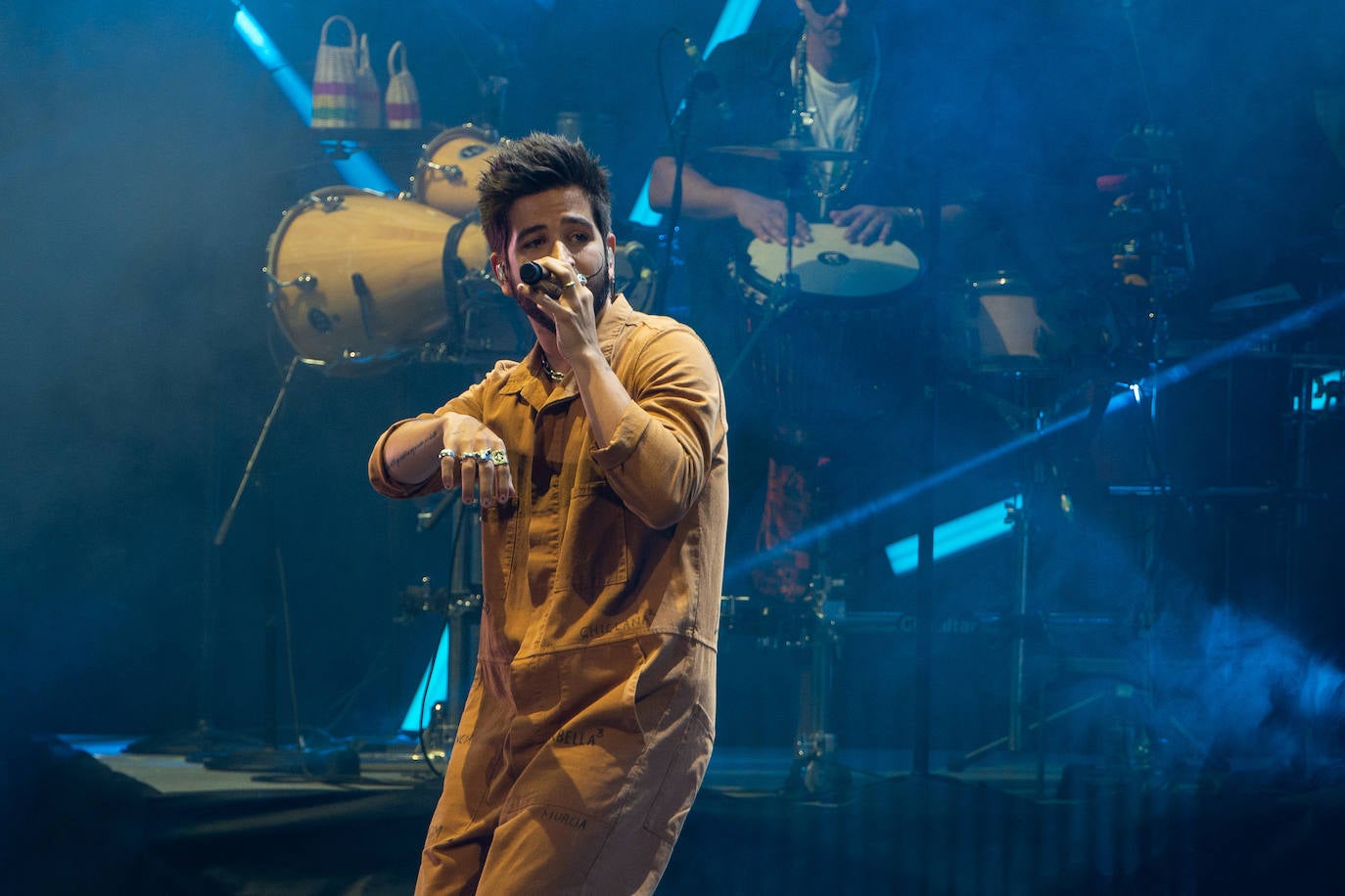 El colombiano debutó con un lleno en la cantera y visita de grandes celebridades 