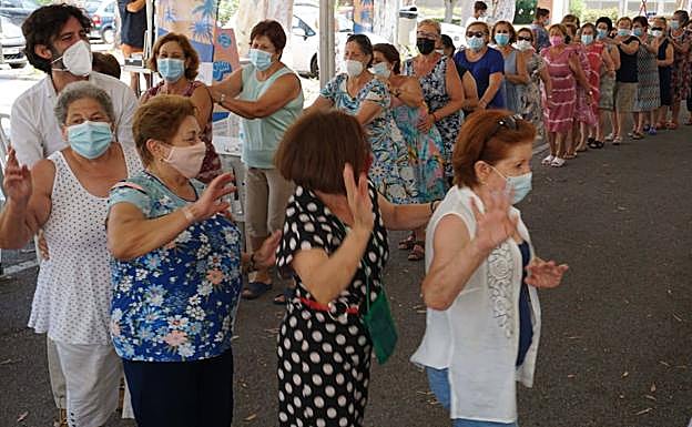 «Felicidad, disfrute y guateque» para los más mayores del interior malagueño en La Térmica