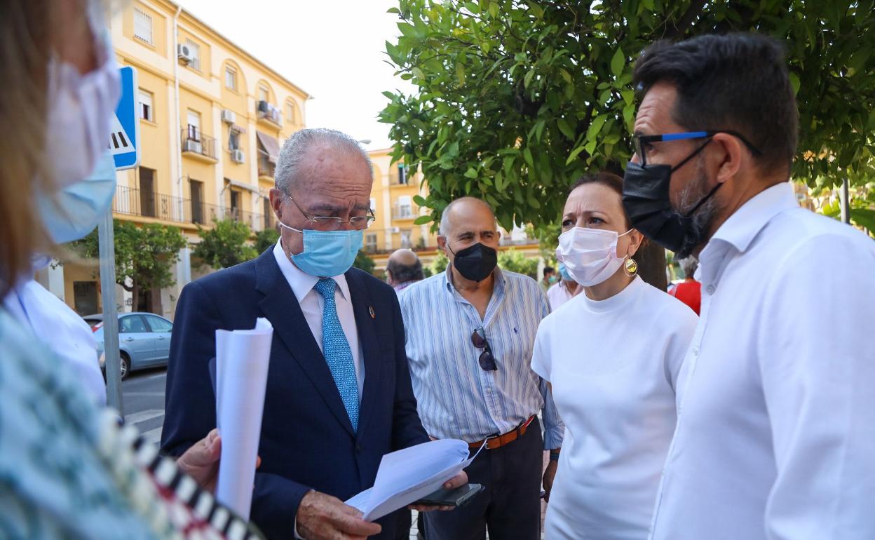 La delegada de la Junta y el alcalde, antes de comenzar el acto. 