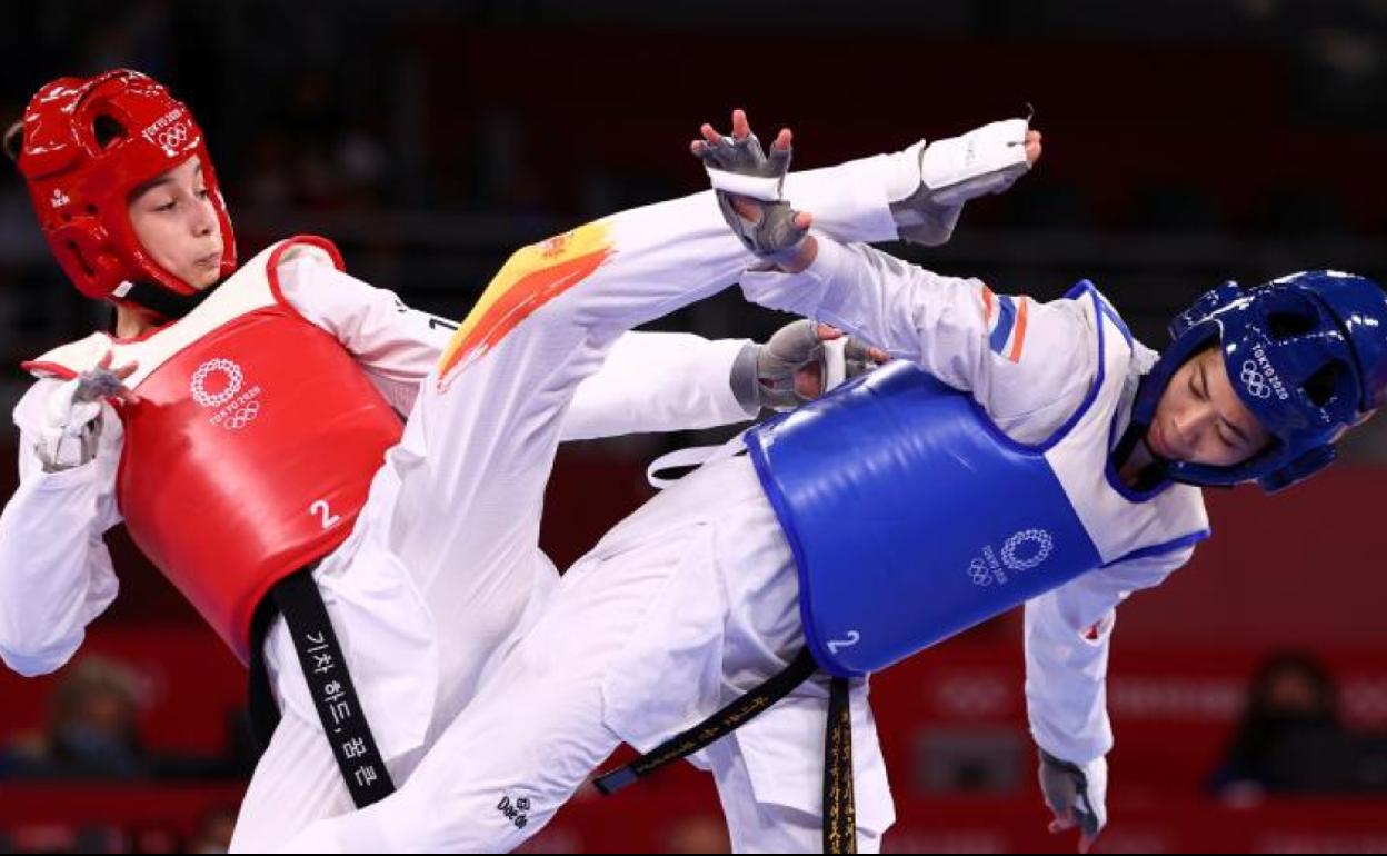 Adriana Cerezo, a la izquierda, durante la final en la que conquistó la medalla de plata. 