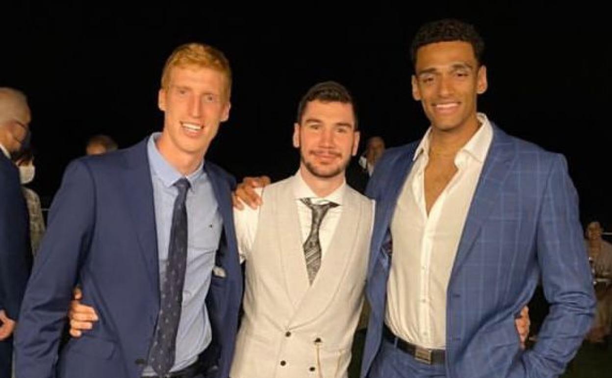 Alberto Díaz, Darío Brizuela y Sebas Saiz, durante el festejo. 