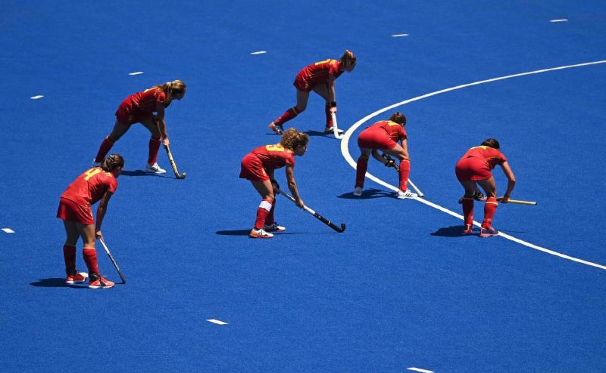 La selección española de hockey femenino, durante su partido ante Australia.