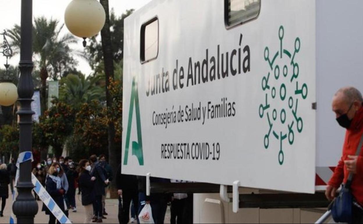 Coronavirus: Andalucía suma 3.848 positivos Covid, registra siete muertes y su tasa sigue subiendo hasta 540