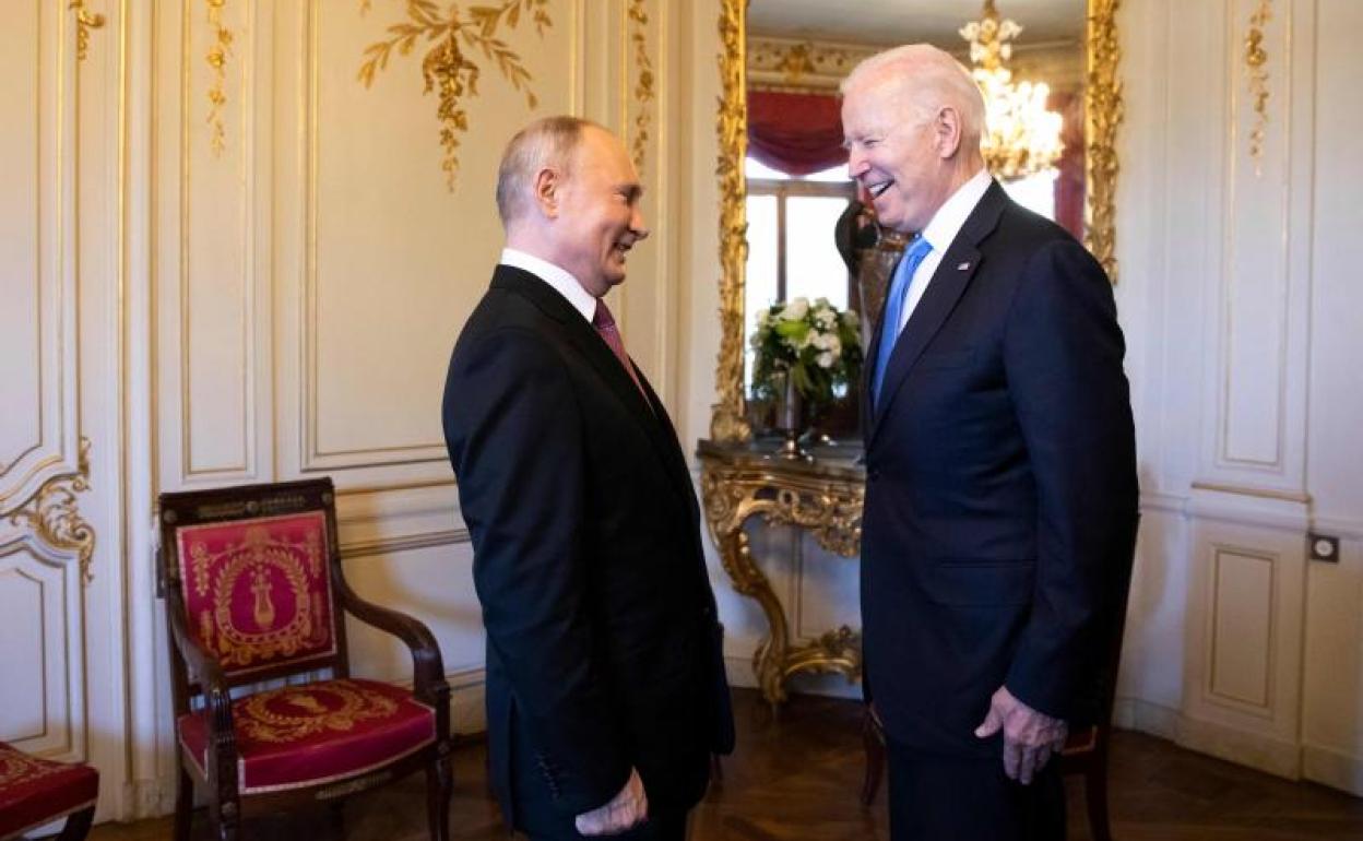 El presidente ruso, Vladímir Putin, y su homólogo estadounidense, Joe Biden, el pasado junio en Ginebra.