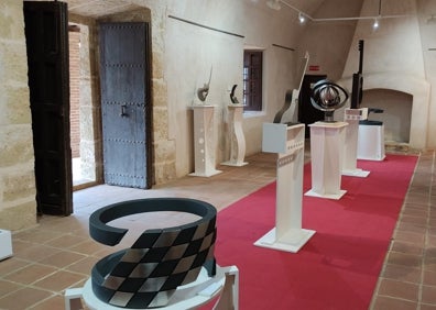 Imagen secundaria 1 - Tres imágenes de la exposición inaugurada este jueves en Rincón de la Victoria. 