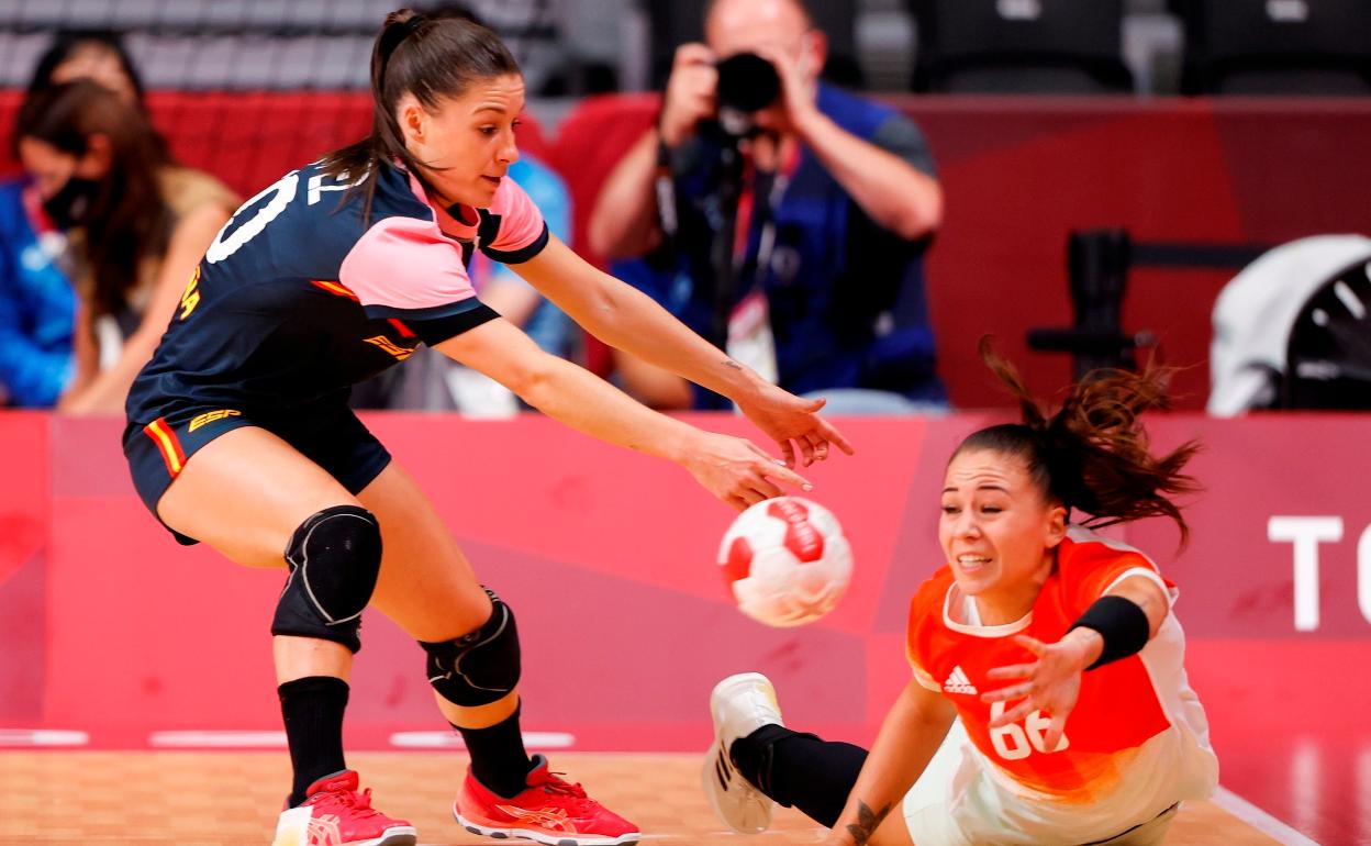Las 'guerreras' extienden su agonía olímpica a la última jornada tras perder ante Hungría