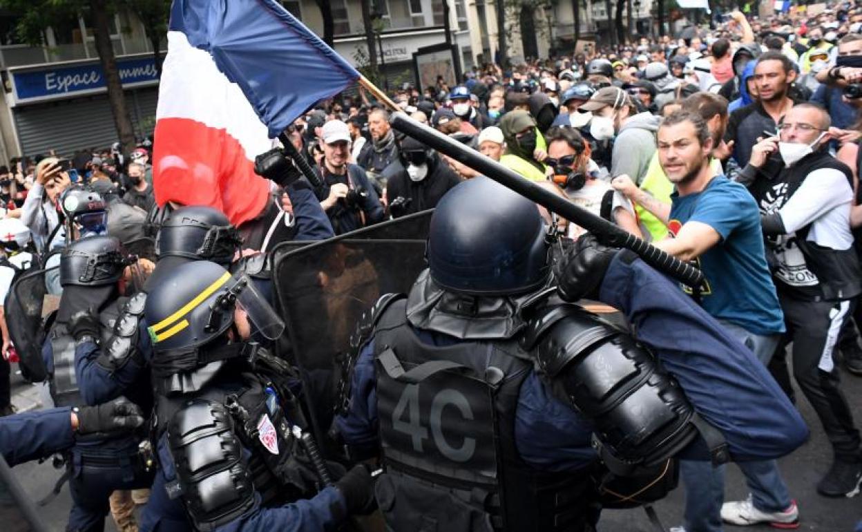 Las fuerzas de seguridad se vieron obligadas a actuar con contundencia en París ante la violencia de algunos manifestantes.