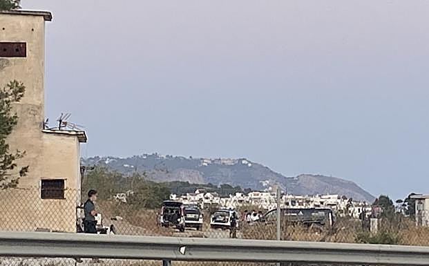La Guardia Civil y la funeraria judicial, este lunes en la zona del suceso. 