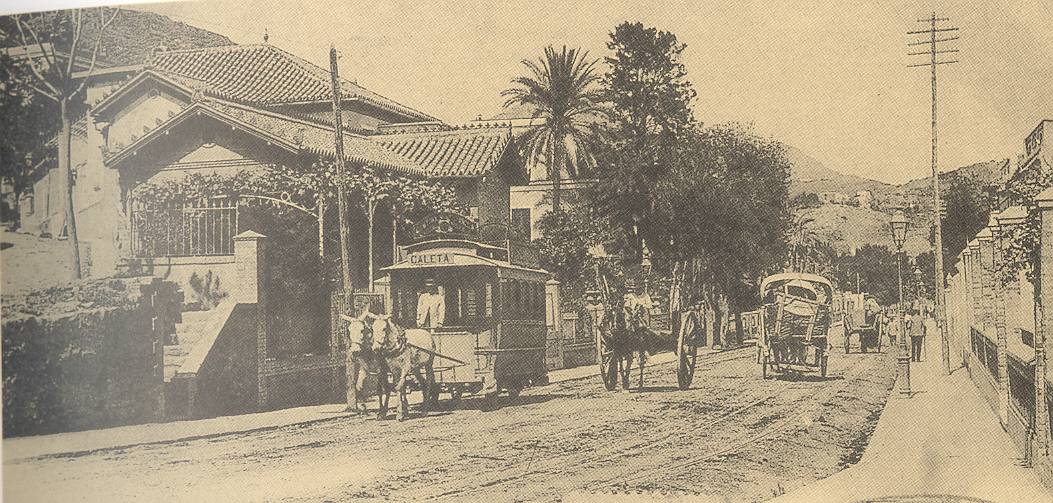 Tranvía de mulas por la Avenida de Príes. Archivo Francisco Arias