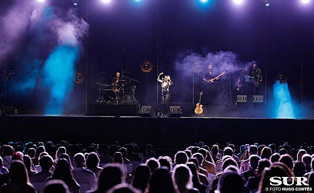 Imagen principal - Espontaneidad cómica y folclórica, el encanto del directo de María Peláe