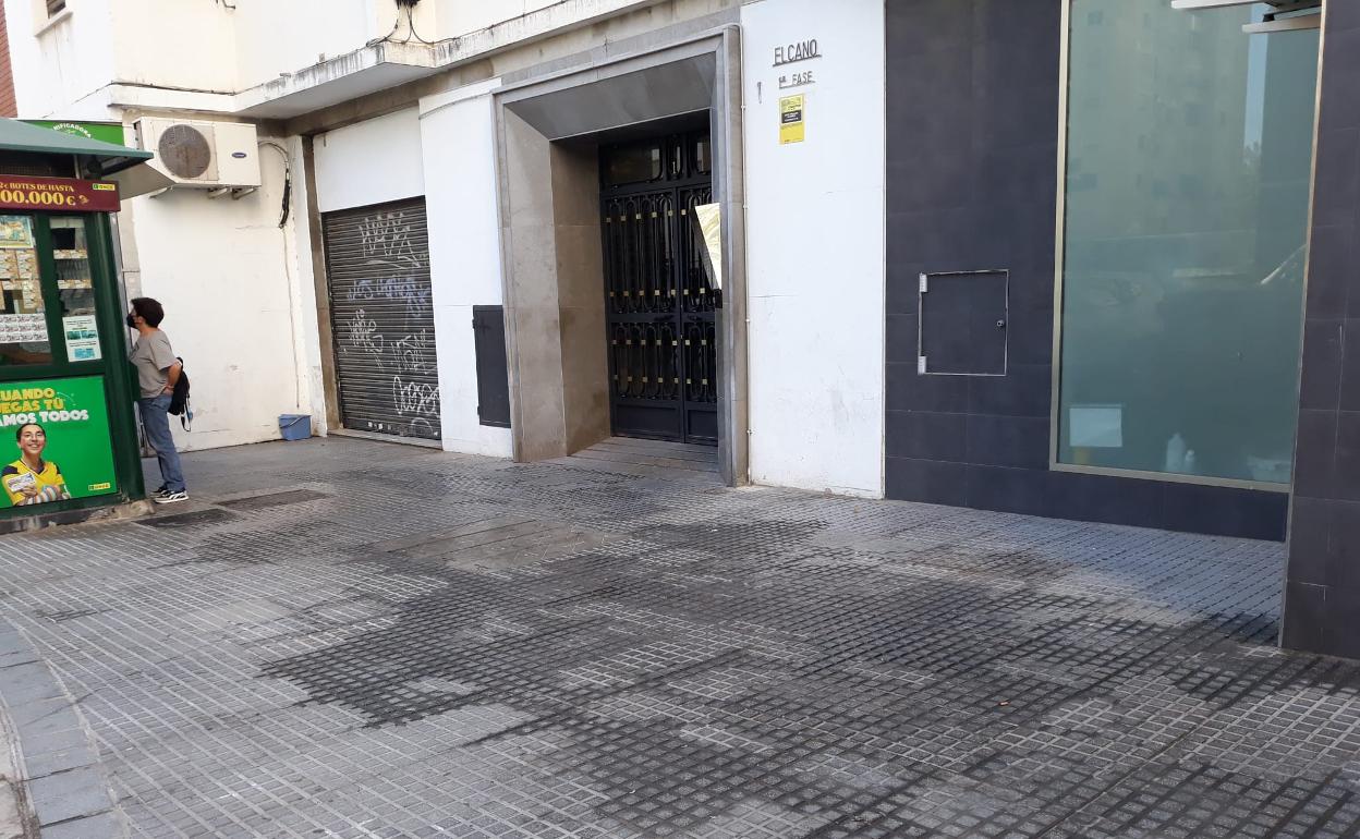 La Plaza Basconia: olor a orina y una misión imposible para aparcar