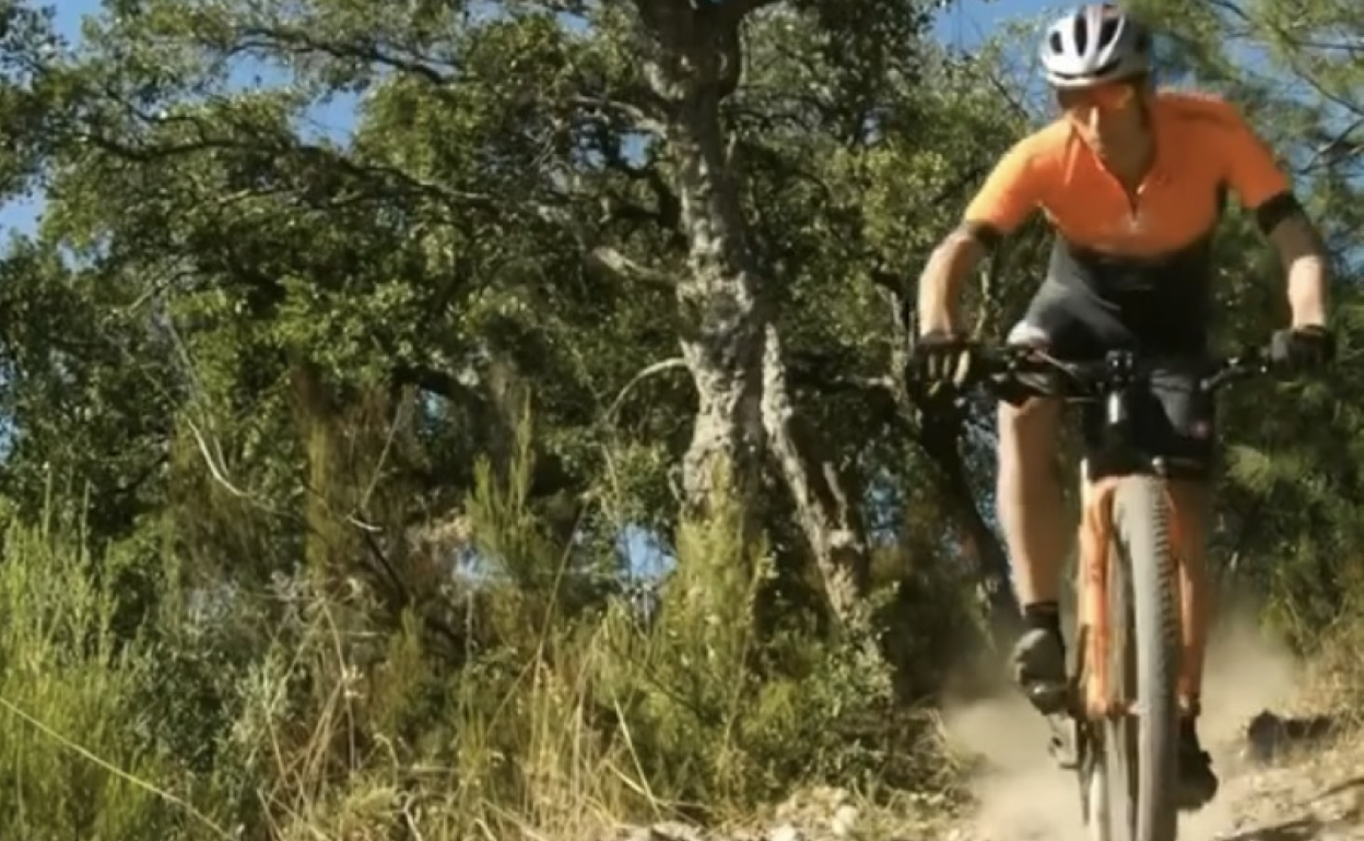 El triatleta rinconero, durante la prueba disputada ayer en tierras lusas. 