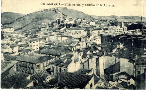 Imagen principal - Postal en la que se aprecia cómo quedó la Aduana después del incendio. Proyecto del monumento a las víctimas, realizado por Francisco Palma García. Fotografía de una de las víctimas del incendio conservada en el Archivo Díaz de Escovar. 