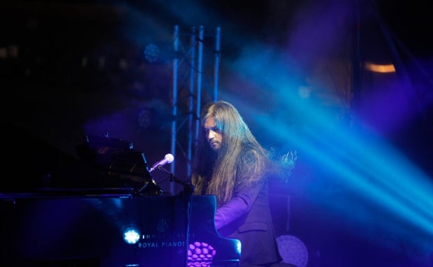 Pepe Herrero, pianista de Mónica Naranjo.