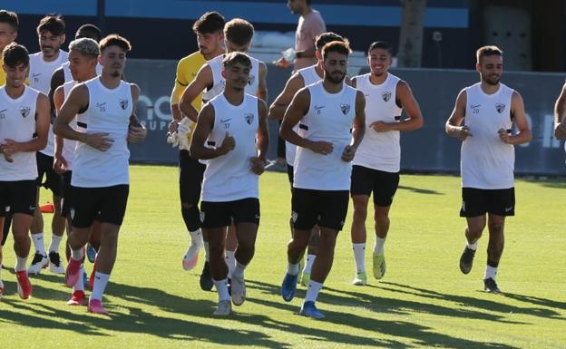 En el centro de la imagen, Kevin y Luis Muñoz juntos durante un entrenamiento reciente.