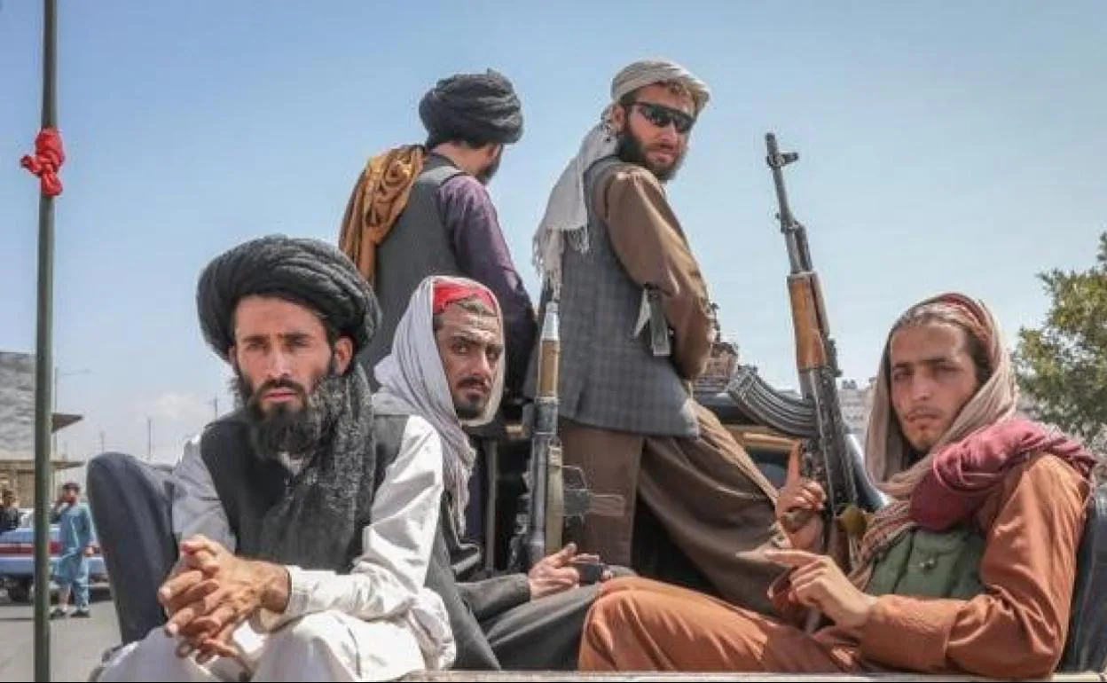Las redes sociales toman medidas ante la conquista talibán de Kabul