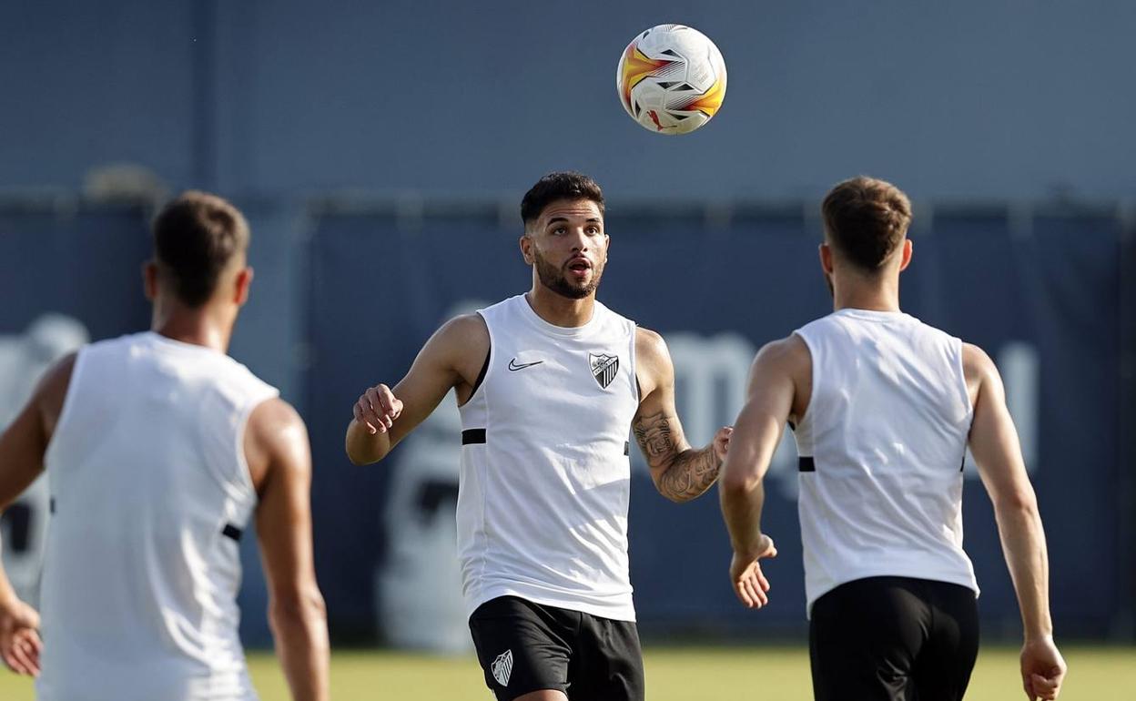 Antoñín, ayer, en el primer entrenamiento con sus nuevos compañeros. 