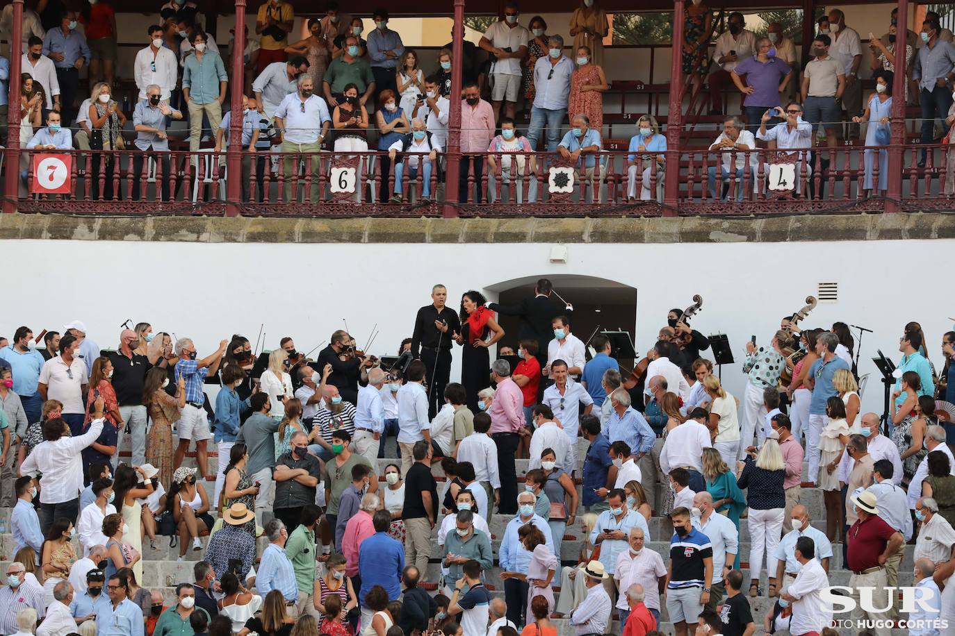 Morante corta una oreja tras una faena de arte y entrega en una tarde marcada por la mansedumbre del ganado y el buen toreo a la verónica. Vuelta para Aguado y soberbio Ortega con el capote 