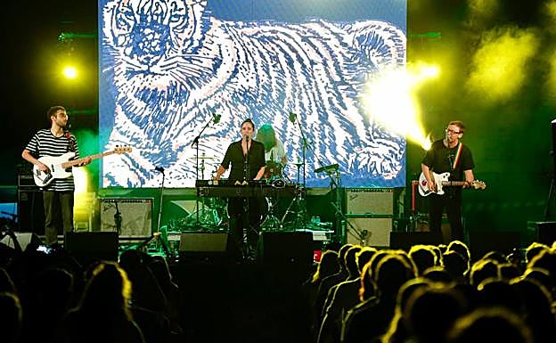 Galería. Apartamentos Acapulco fue el segundo grupo que se subió al escenario de Brisa.