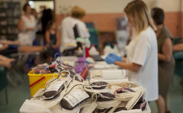 Salud hace un llamamiento a la donación de sangre en Andalucía ante la escasez de reservas