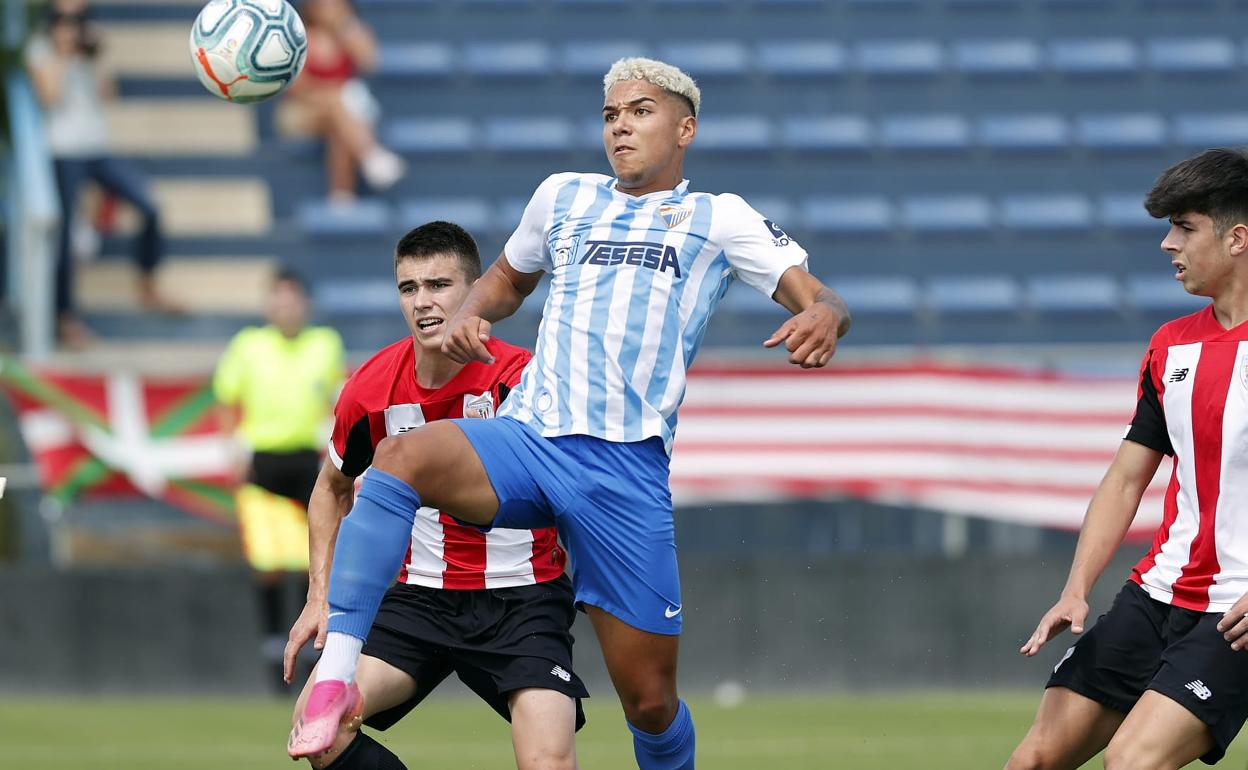 Loren Zúñiga, en una jugada durante el partido de Cuartos de Final de la Copa de Campeones contra el Athletic Club. 