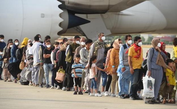 España redobla su esfuerzo para evacuar a los colaboradores afganos