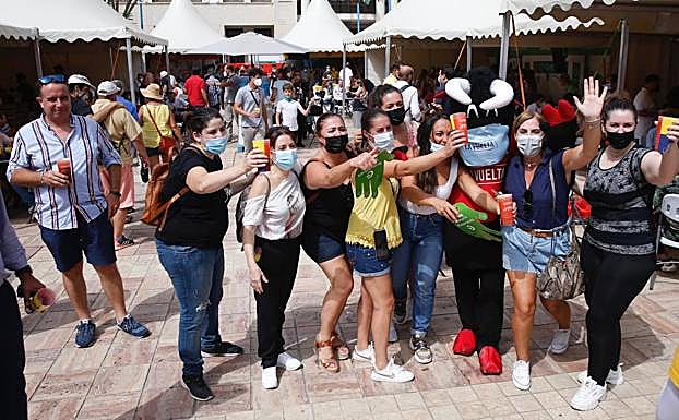 Imagen principal - Rincón de la Victoria pedalea al ritmo de La Vuelta