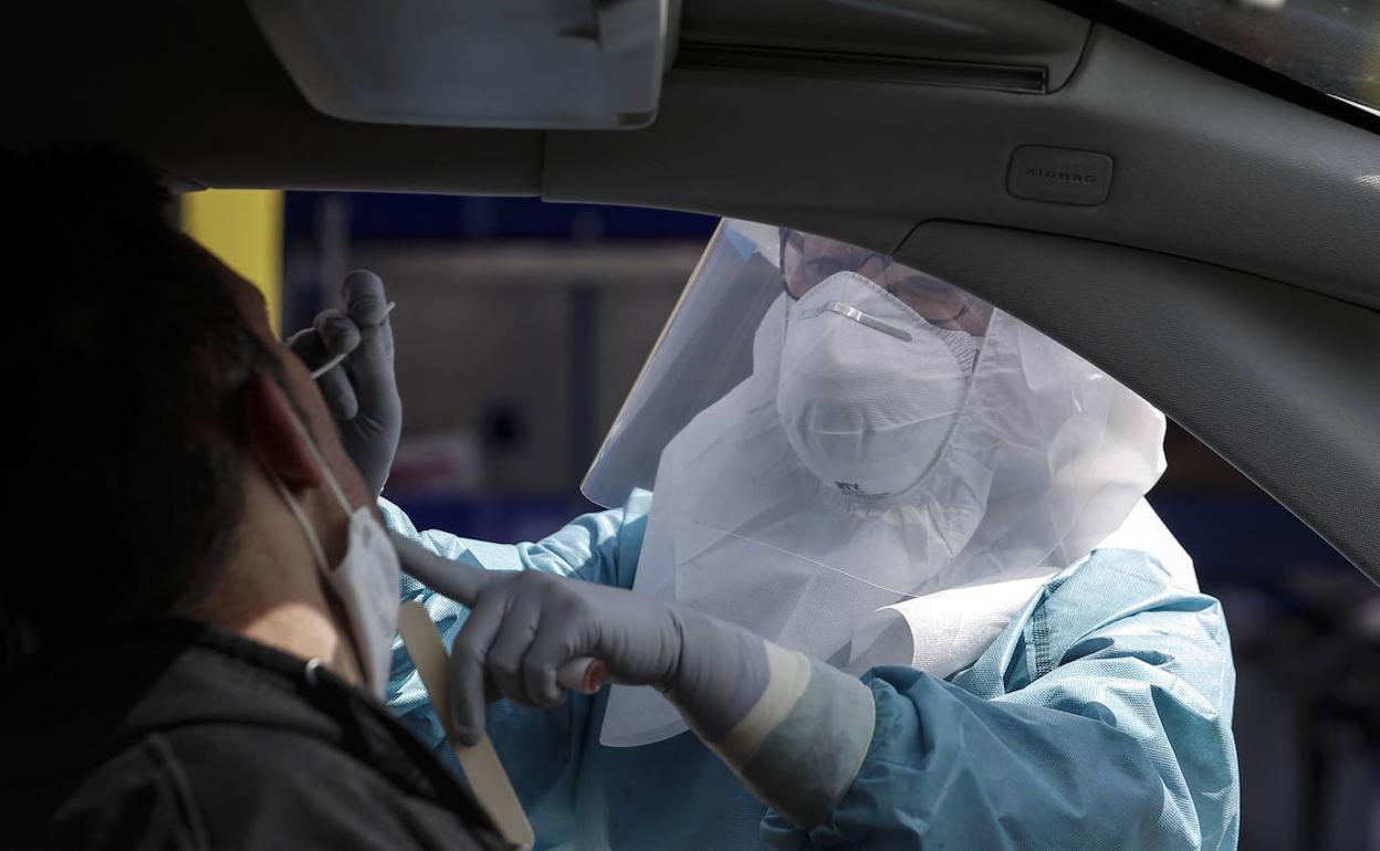 Málaga reduce su tasa de contagios a la mitad en dos semanas