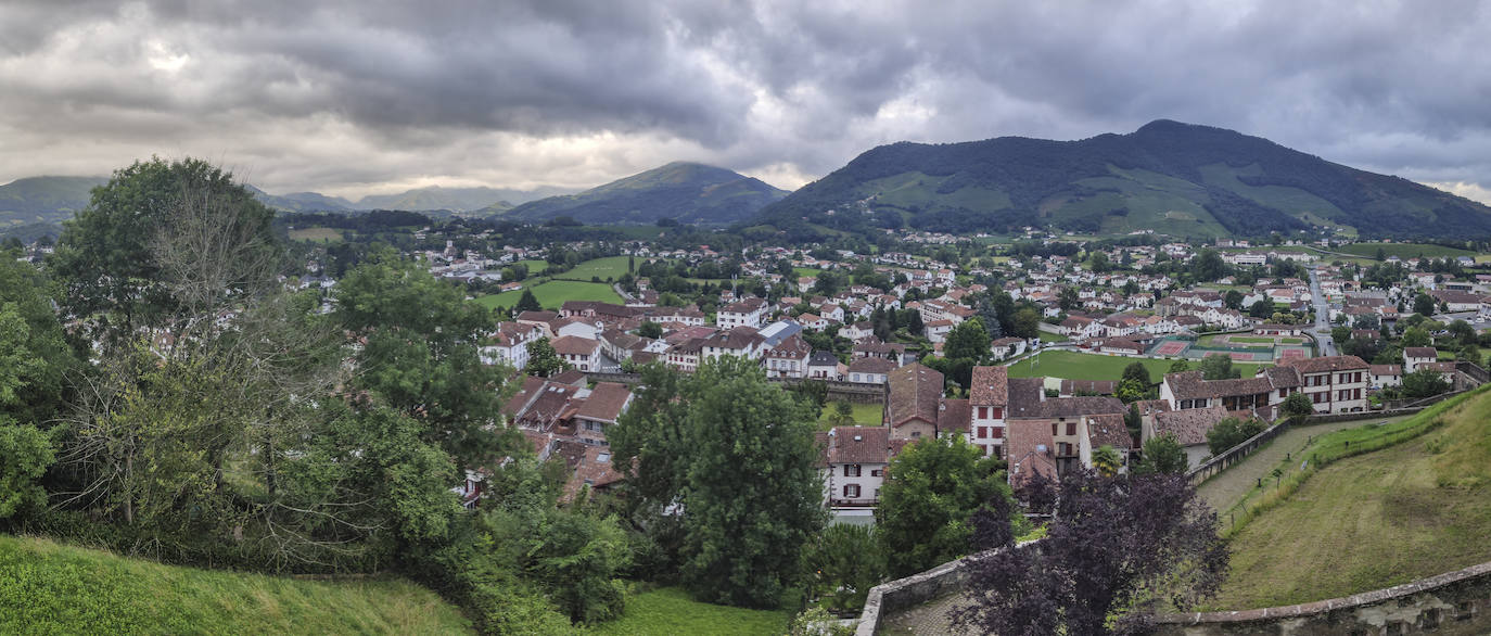 Vista panoramica de Saint Jean Pied de Port, punto de partida del Camino francés, desde la Ciudadela