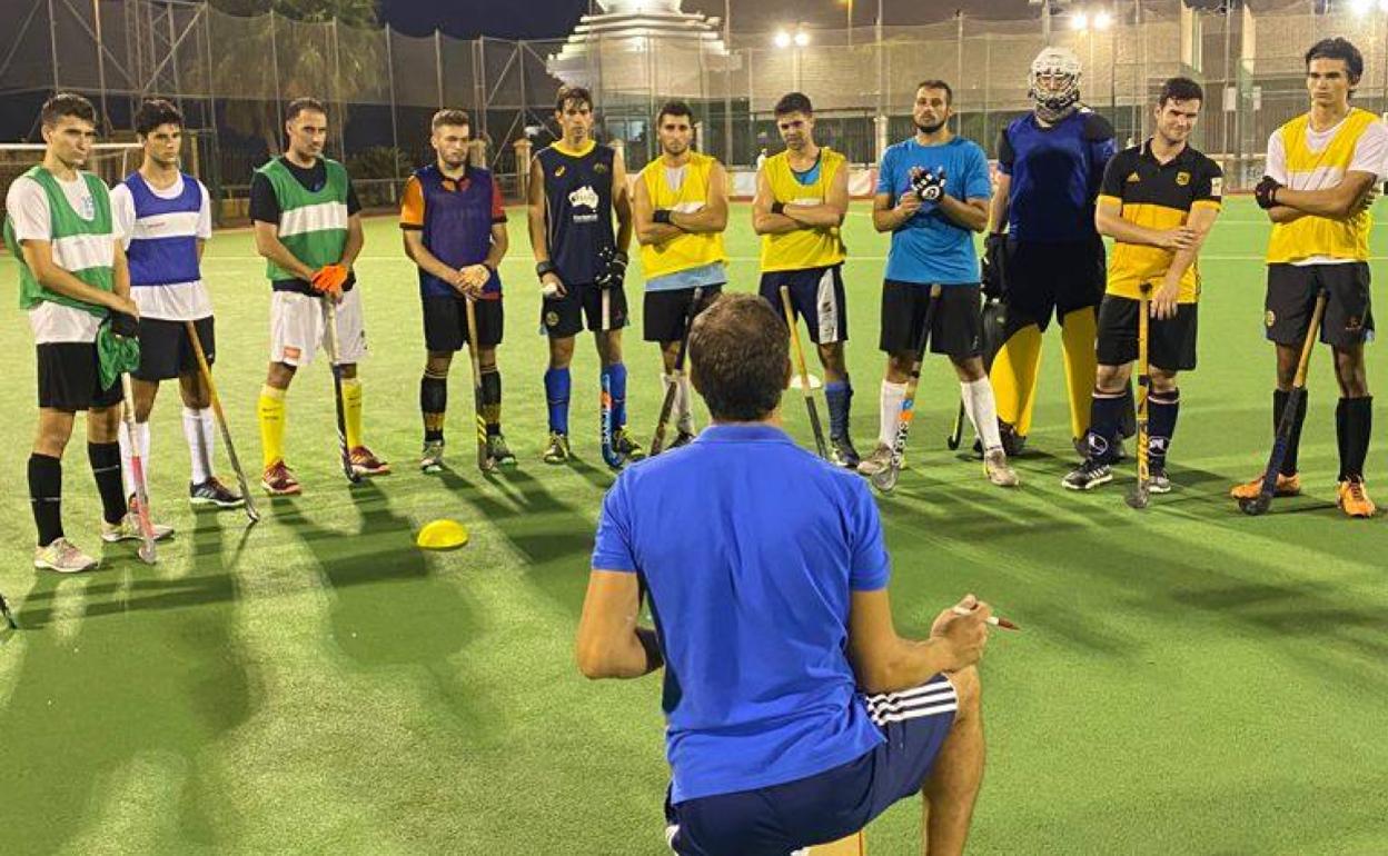 Ezequiel Sosa, el nuevo técnico del equipo, en uno de los últimos entrenamientos. 