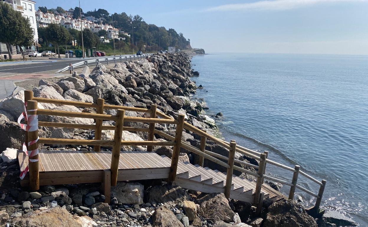 Litoral de Mezquitilla, donde no hay playa desde hace décadas. 