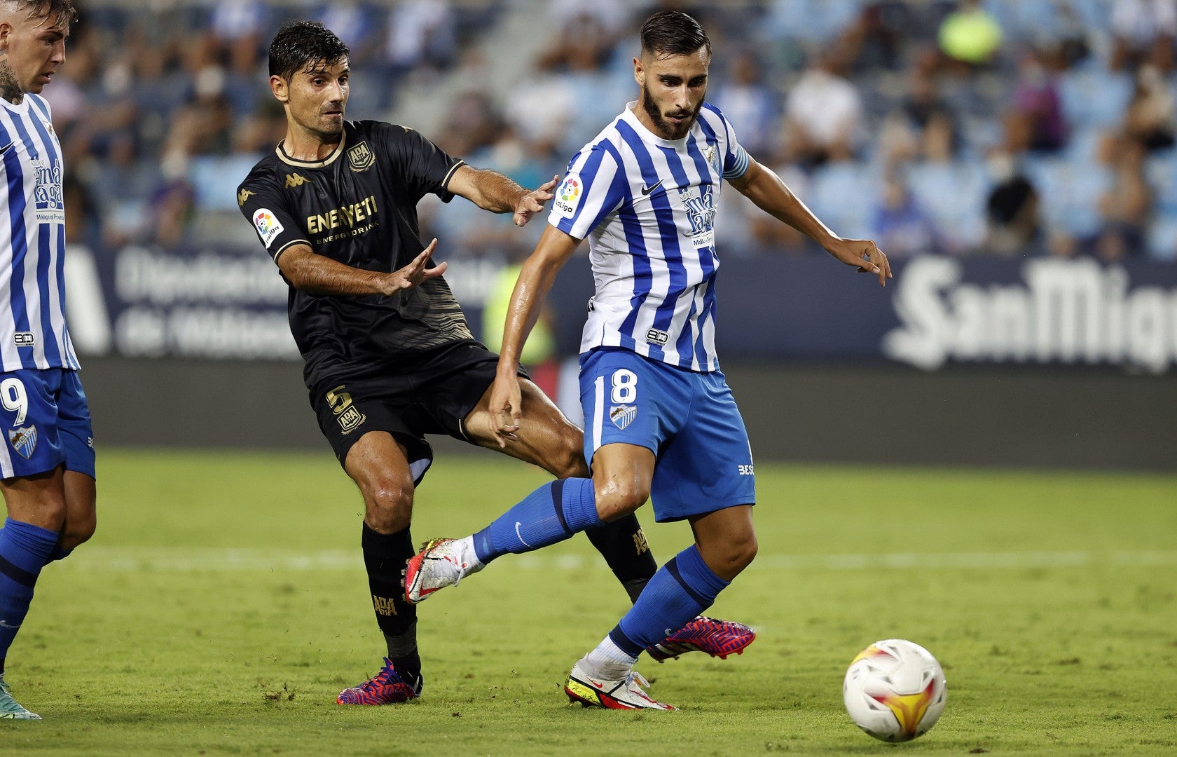 Luis Muñoz, durante un lance del juego del Málaga-Alcorcón del pasado viernes.